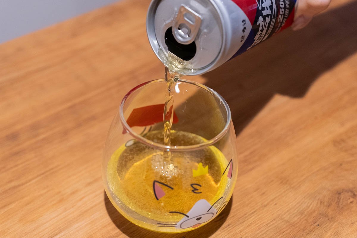 グラスに注ぐと・・・