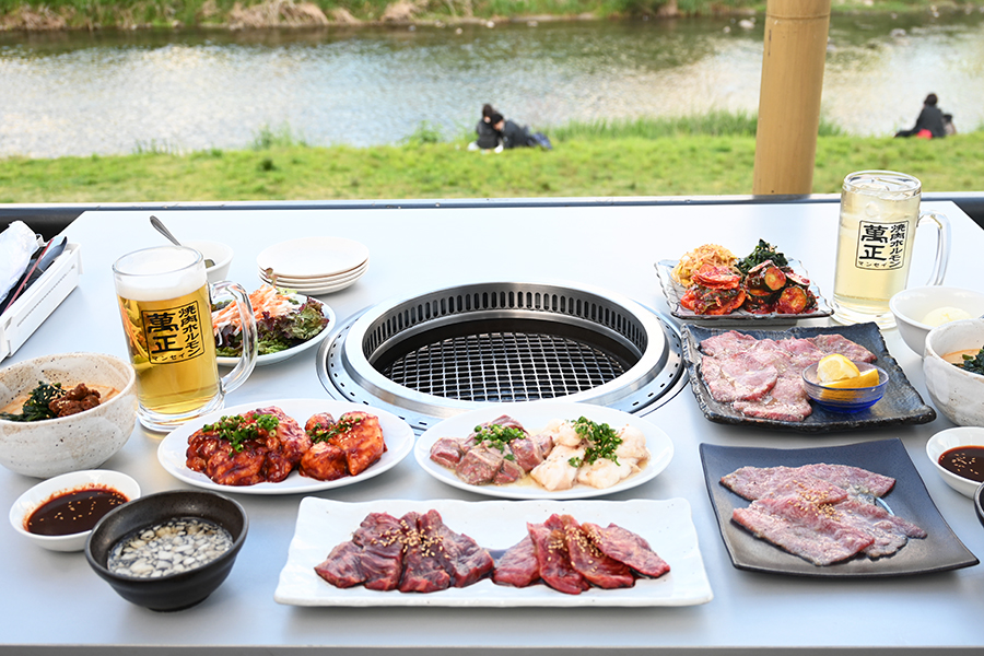 「焼肉ホルモン 萬正」の6000円コース（Lmaga.jp撮影）