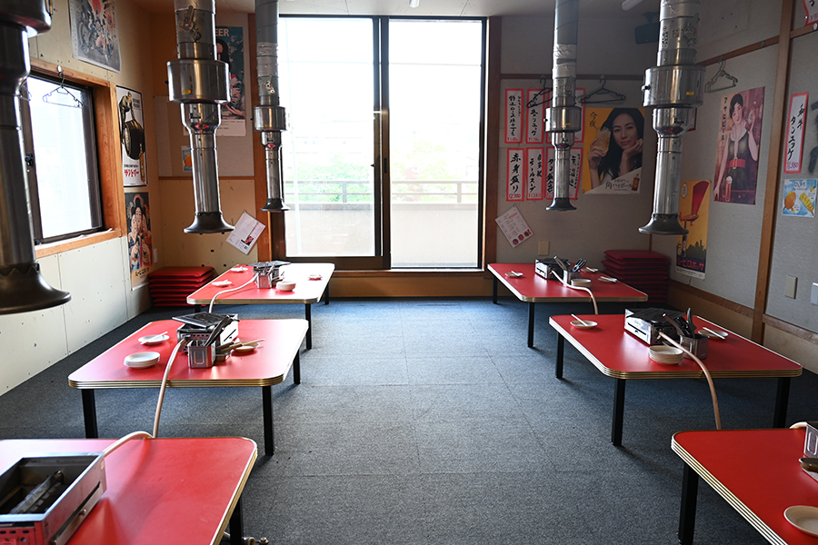 「焼肉ホルモン 萬正」の2階席座敷に（Lmaga.jp撮影）