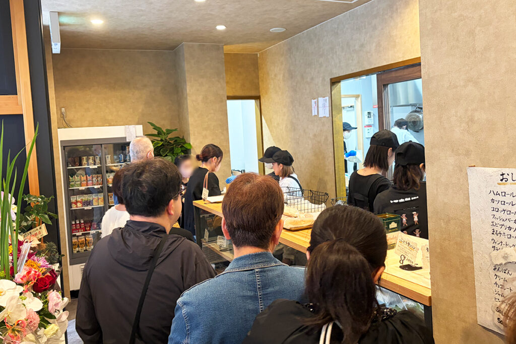 朝から行列⋯「まるき製パン」2号店、京都市役所内に？“ここだけ”のメニュー4種も | Lmaga.jp