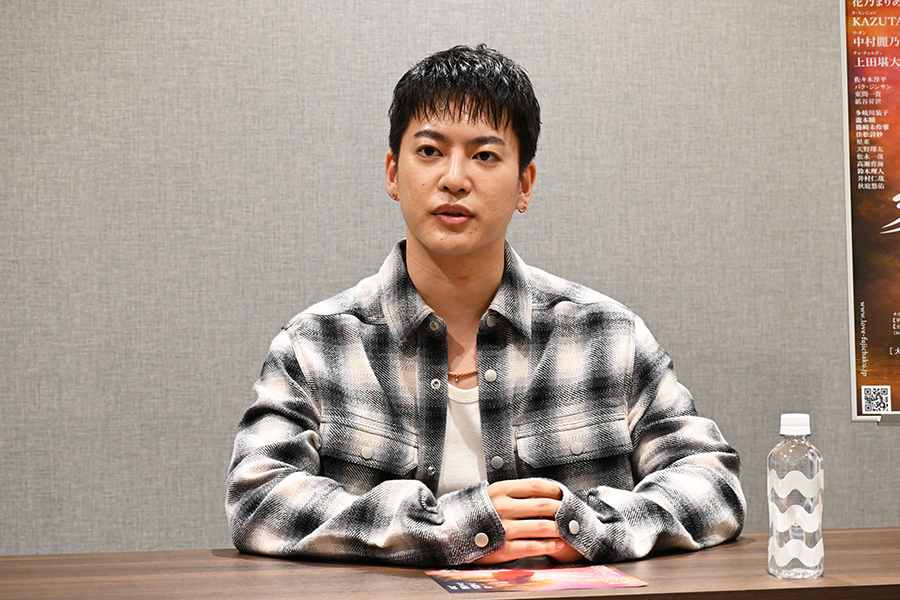 大阪でインタビューを受けた三山凌輝（5月15日・大阪市内・Lmaga.jp撮影）