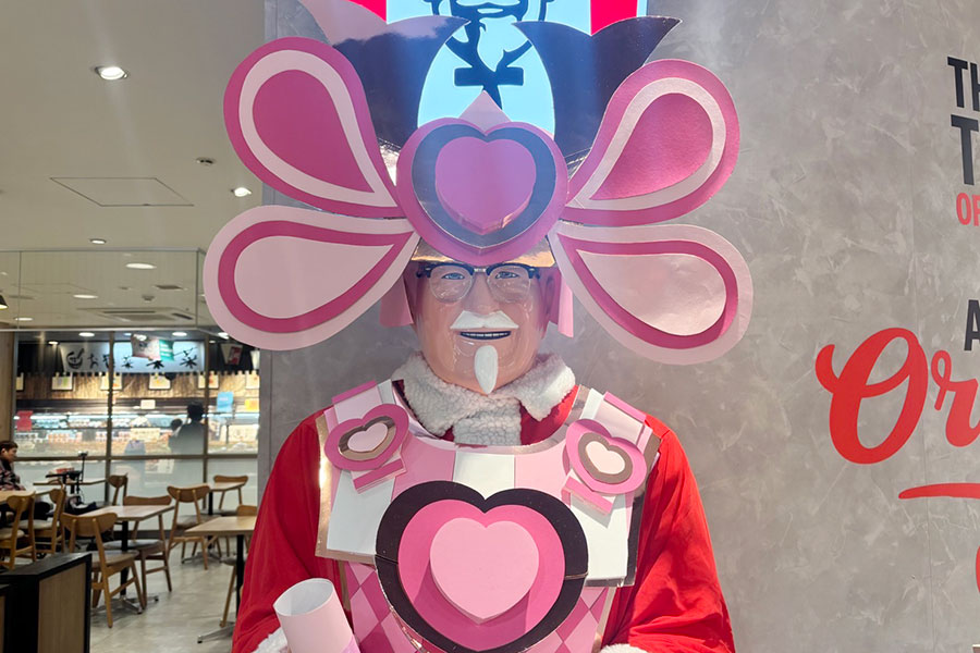 「ケンタッキーフライドチキン阪急茨木店」の武者カーネル（Lmaga.jp撮影）