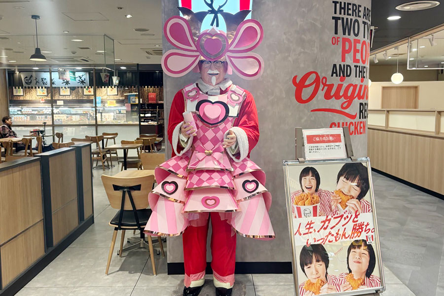 「ケンタッキーフライドチキン阪急茨木店」の武者カーネル（Lmaga.jp撮影）
