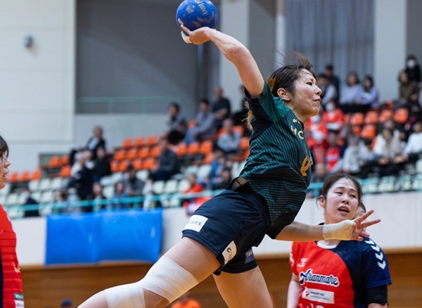 写真2025/26シーズンの日本ハンドボールリーグHハニービー石川とアランマーレの試合の様子、写真出典=ハニービー石川