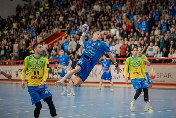 写真2025/26 EHF男子ハンドボールヨーロピアンカップオフリドとチェレの試合の様子、写真出典=欧州ハンドボール連盟