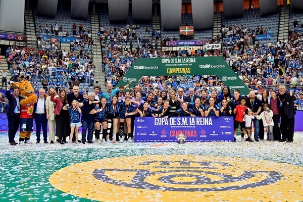 写真第47回スペインハンドボール女王杯で優勝したベラ&middot;ベラ、写真出典=ベラ&middot;ベラ