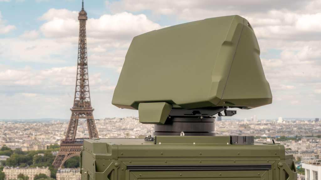 フランスはスウェーデンの SAAB に Giraffe 1X 高度探知レーダー システム 16 台とスウェーデンの SCANIA 軍用装甲トラック 16 台を注文しました。