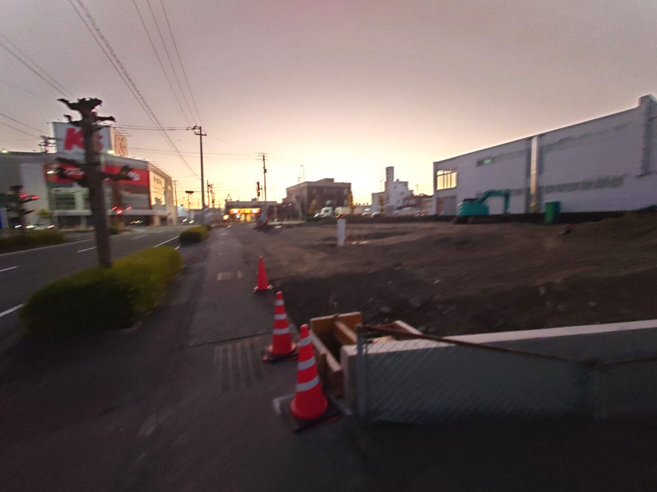 「セブンレブン徳島沖浜3丁目店」新築工事現場と周辺。画像提供：「あいずみ」様