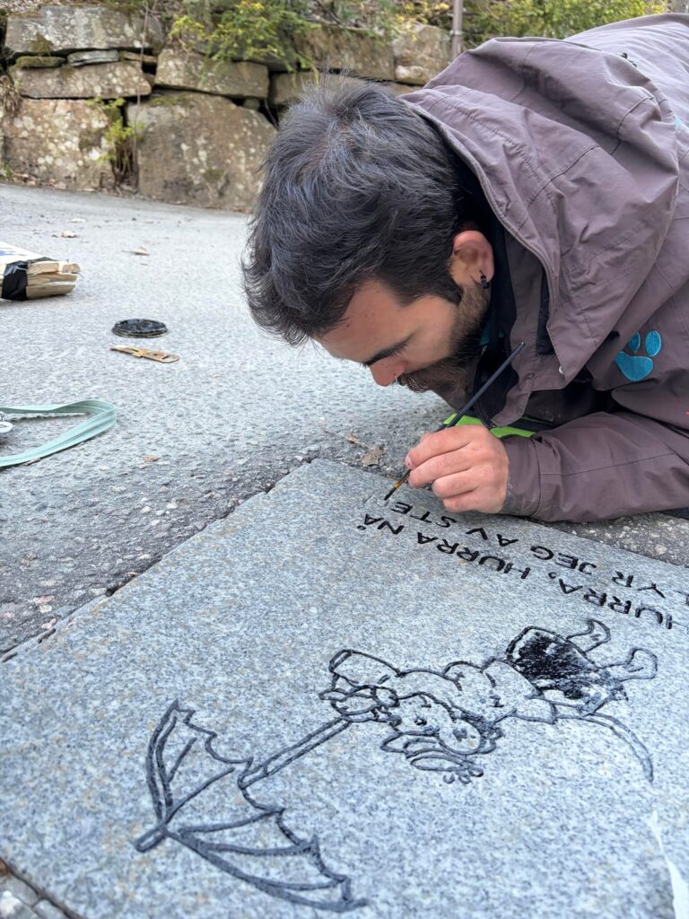 1950年代頃の物語からいくつかの絵画を復元。