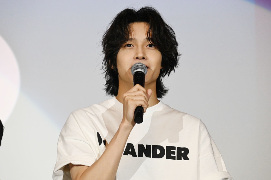 映画『おそ松さん 人類クズ化計画!!!!!?』の世界最速プレミア試写会で、アイドルオタクのチョロ松を演じた感想を話すAぇ! group佐野晶哉（5月25日・大阪市内）