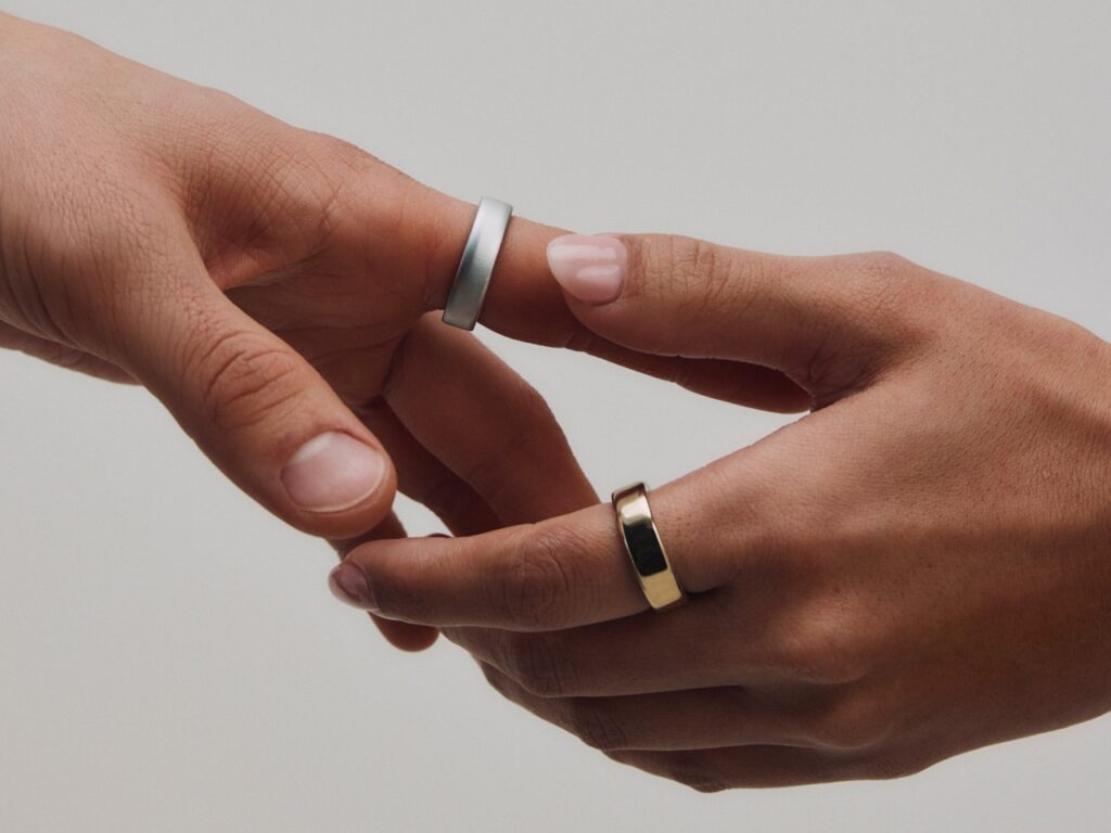 40%小型化した「Oura Ring 5」が登場、血圧シグナルや夜間の呼吸を継続監視 – CNET Japan 40%小型化した「Oura Ring 5」が登場、血圧シグナルや夜間の呼吸を継続監視 - CNET Japan