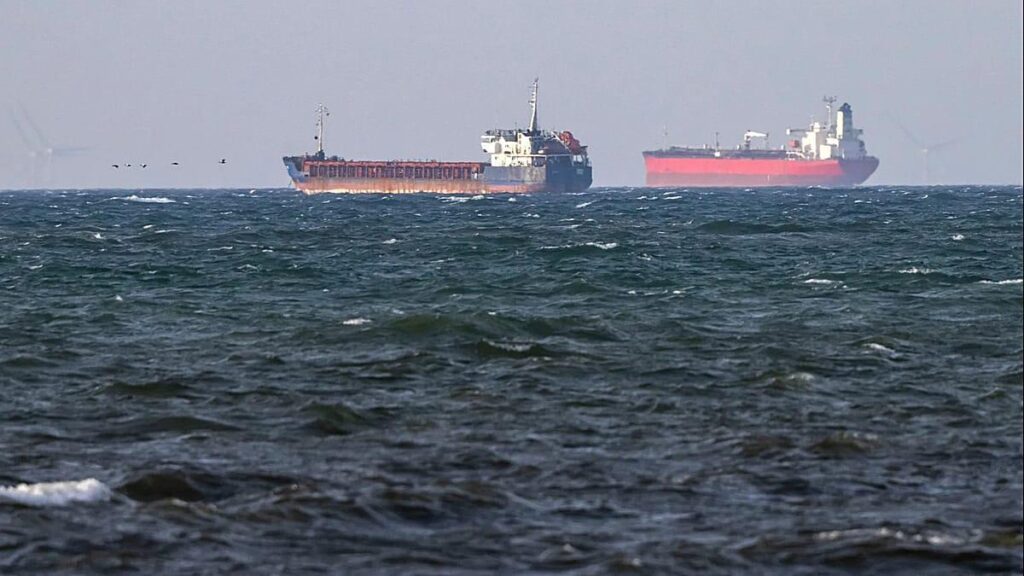 スウェーデン、偽旗を掲げたロシアの「影の艦隊」船を押収、検察当局が発表