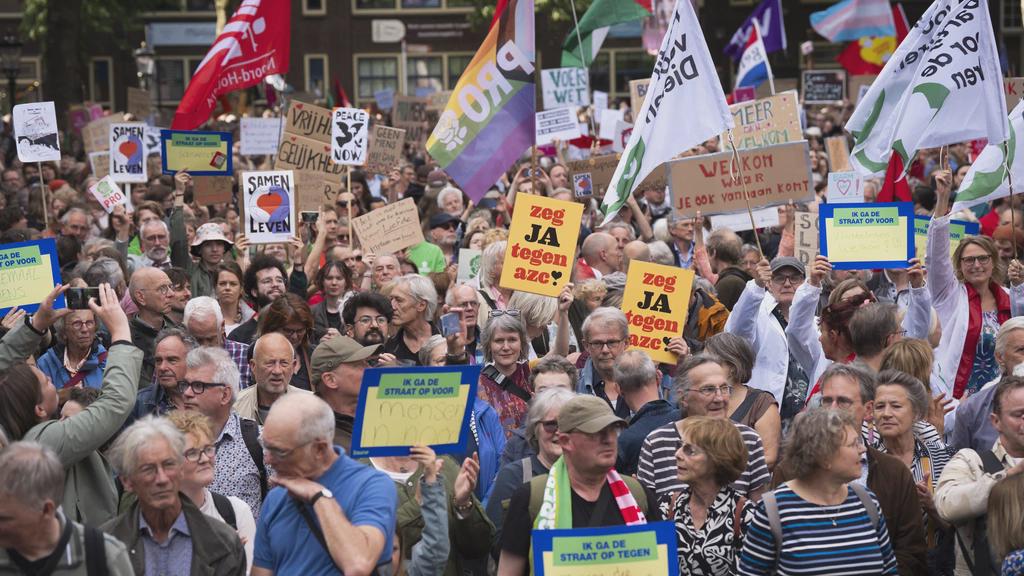 ユトレヒトには難民申請者を支援するために数千人が集まった