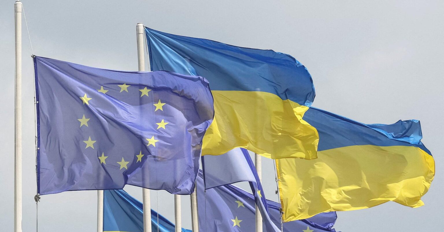 EUは、ロシアの防衛部門に軍民両用技術を提供したとして中国と中央アジアの企業に対する制裁を拡大した。ブリュッセルは、新たな制限はモスクワの軍需産業を支えている国際サプライチェーンを解体することを目的としていると述べた。