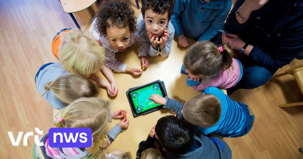 フランダースの幼児は何が幸せで、何が怒り、何が悲しいのかをよく知っていますが、教室のどこにもこれほど大きな社会的差異はありません