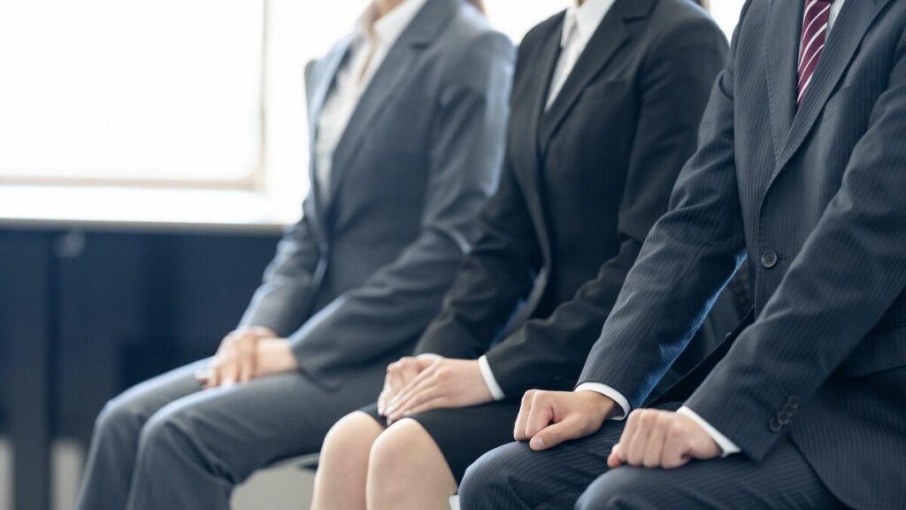 ｢静かな退職｣ならぬ｢静かな解雇｣が始まる？！――企業がいよいよZ世代に見切りをつけ始めた【新卒採用を減らす企業が増加】