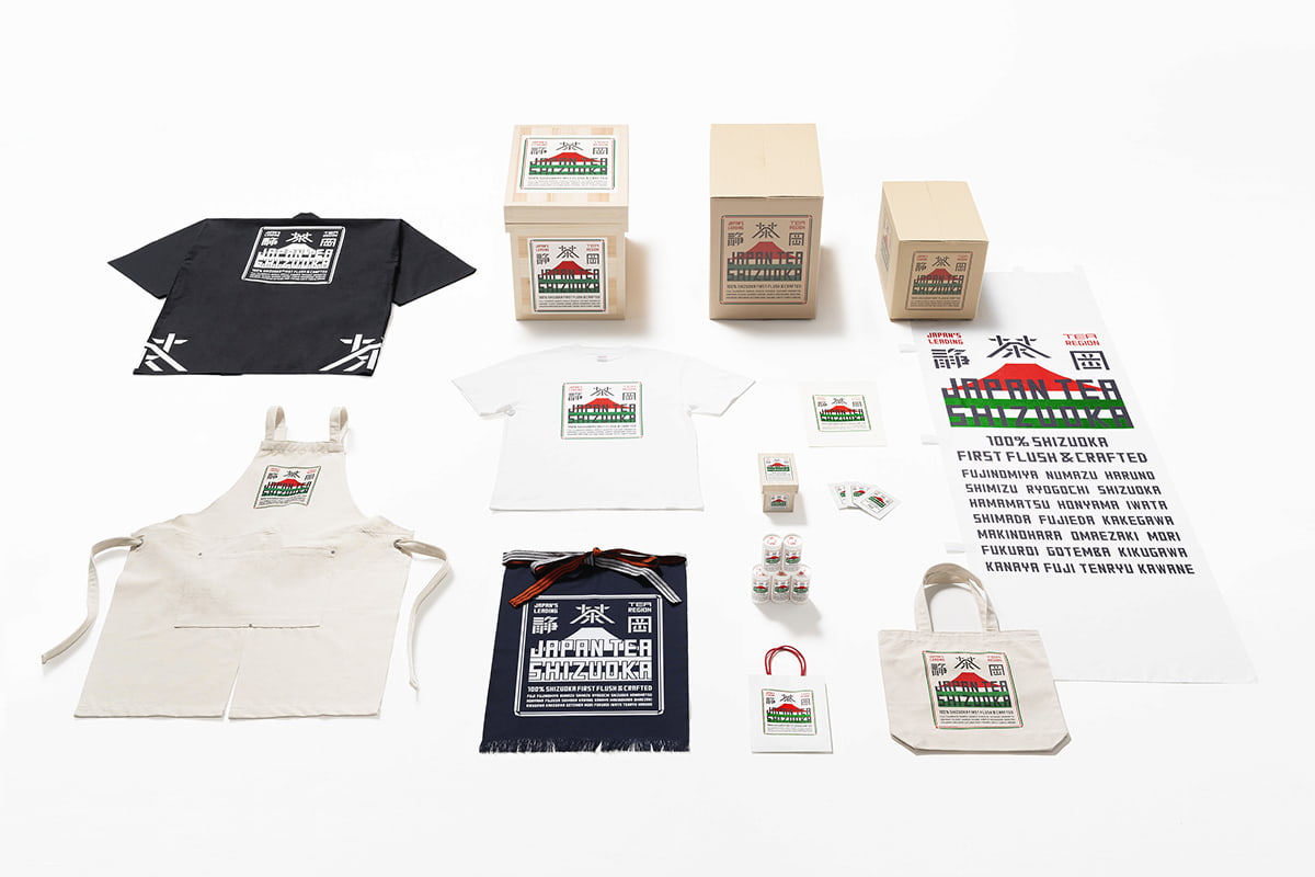 ロゴを活用したグッズ展開。