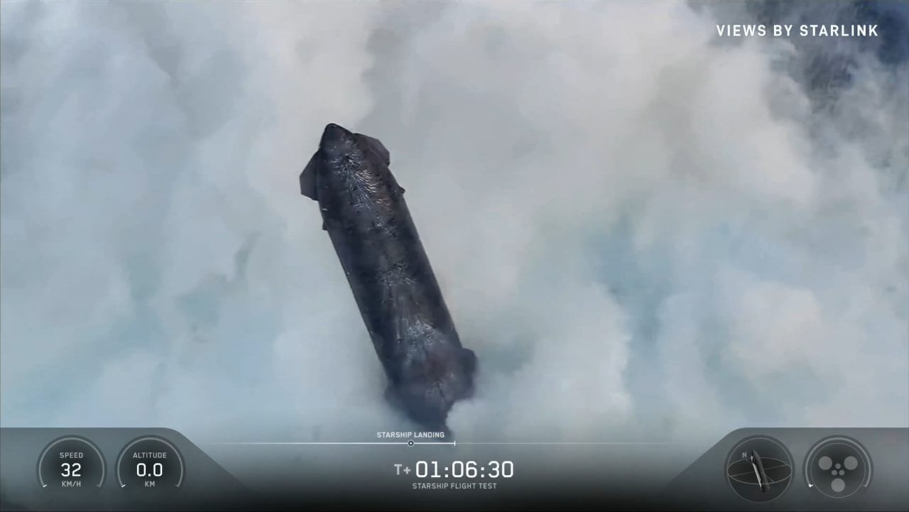 インド洋に着水したStarship（スターシップ）宇宙船。SpaceXのライブ配信から（Credit: SpaceX）