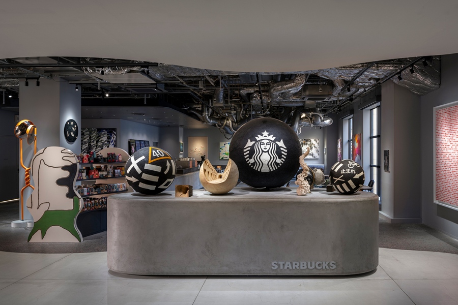 「スターバックス カフェ & アートギャラリー 京都BAL店」内観