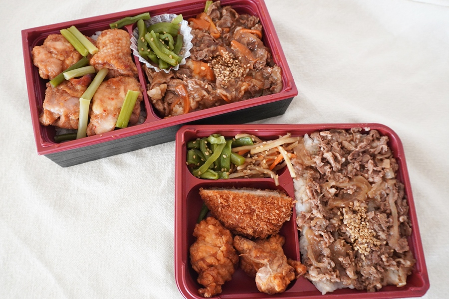 左から「京のお肉処弘」の国産牛を使った「お肉屋さんのまかない弁当」（1383円）、「焼肉とから揚げとコロッケ弁当」（1275円）