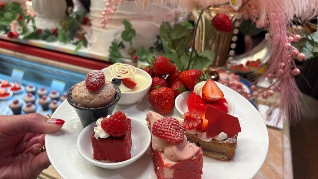 いちごやベリーとカスタード好きには特にたまらない！フランス伝統菓子も楽しめるアフタヌーンブッフェ（磯貝由起） - エキスパート - Yahoo!ニュース