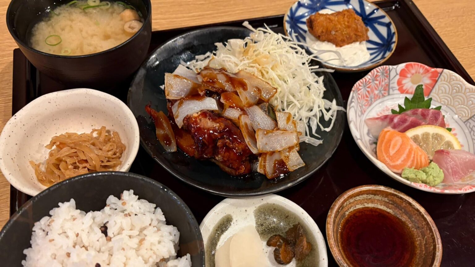 大阪上本町駅すぐ!開店直後に満席になる人気食堂のランチ(旅人間) – エキスパート – Yahoo!ニュース 大阪上本町駅すぐ!開店直後に満席になる人気食堂のランチ(旅人間) - エキスパート - Yahoo!ニュース