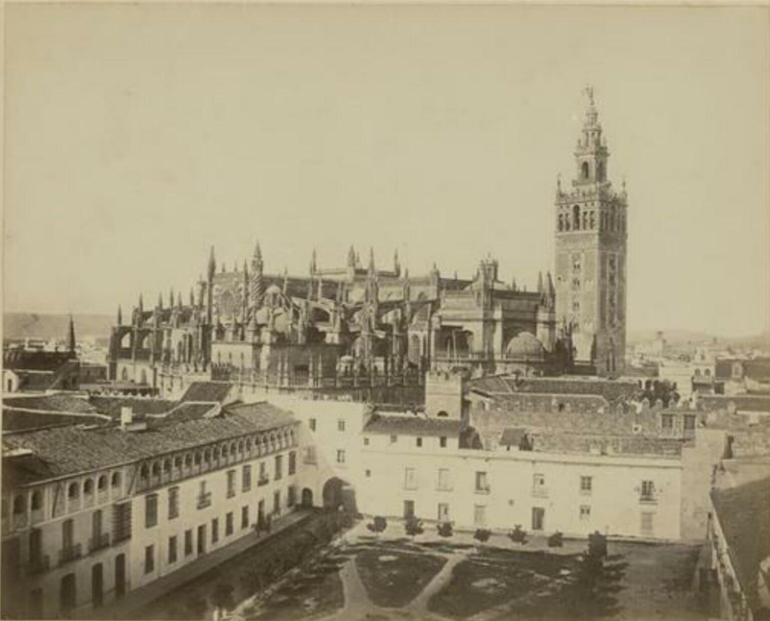 パティオ・デ・バンデラス、大聖堂とヒラルダの塔、1870年
