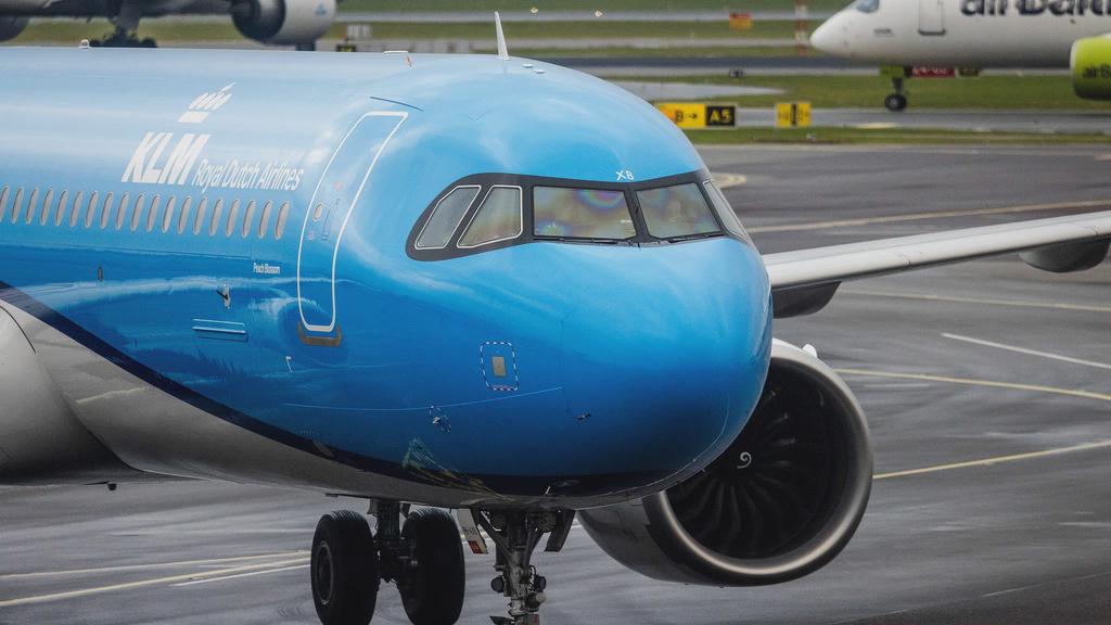 Wi-Fiを妨害した飛行機が退避 名前：「機内に爆弾がある」