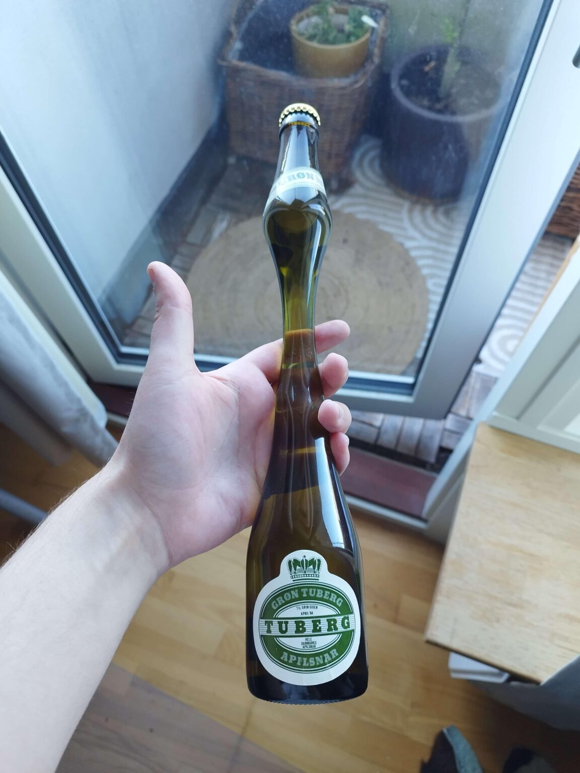 祖父の家でこれを見つけましたが、ツボルグがエイプリルフールビールを作っていたとは知りませんでした！