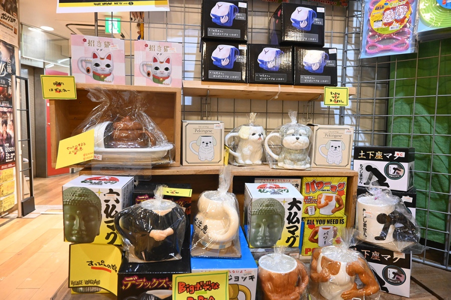 友達にプレゼントしたくなる個性派マグカップも充実の品揃え