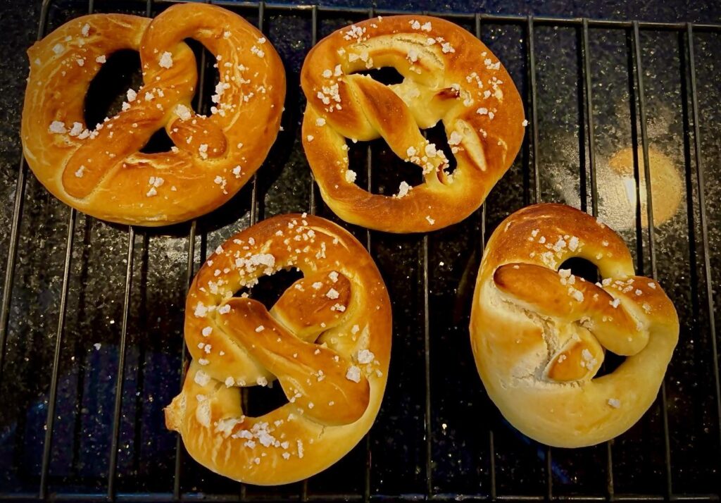 こんにちは！こんにちは、家でプレッツェルを作りました、提案をお願いします！