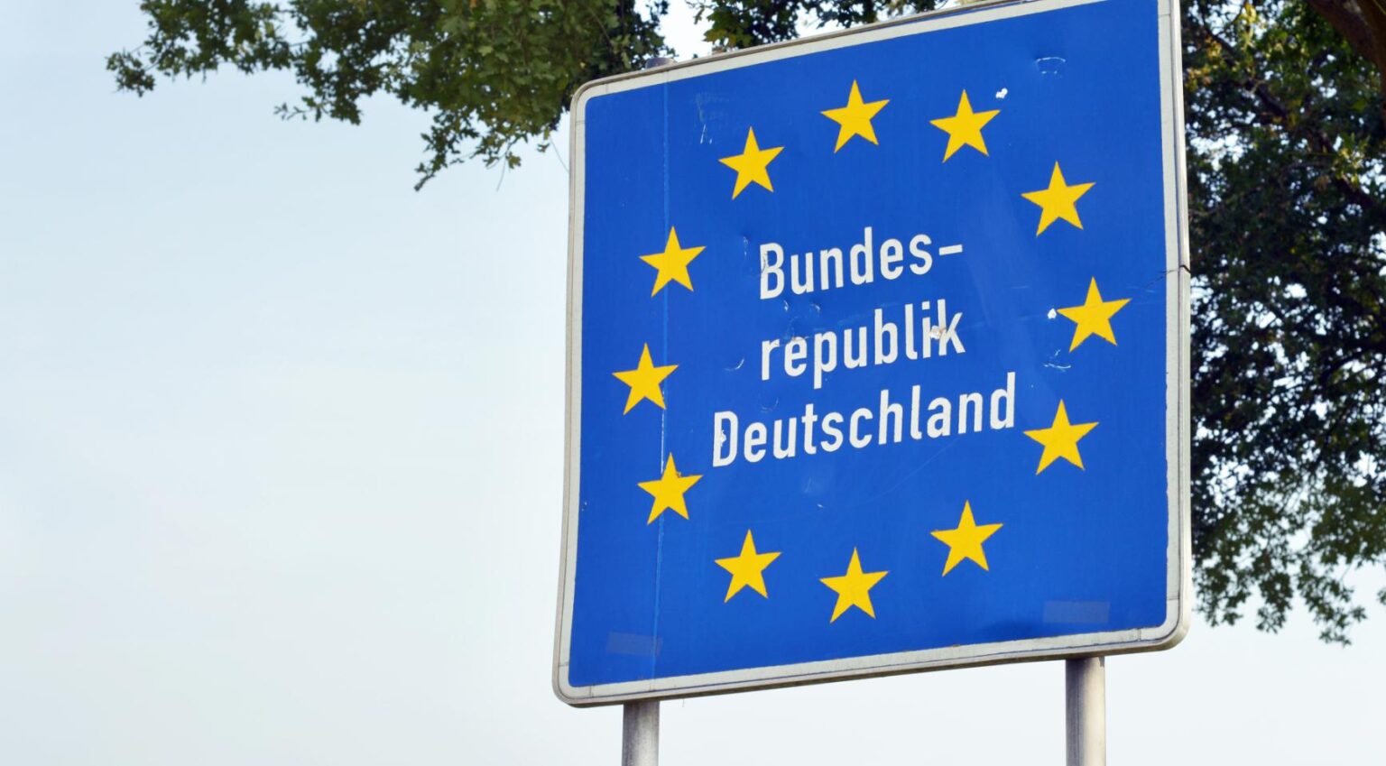 ベルリンの燃料税引き下げを受け、オランダ人ドライバーが安いガソリンを求めてドイツに殺到
