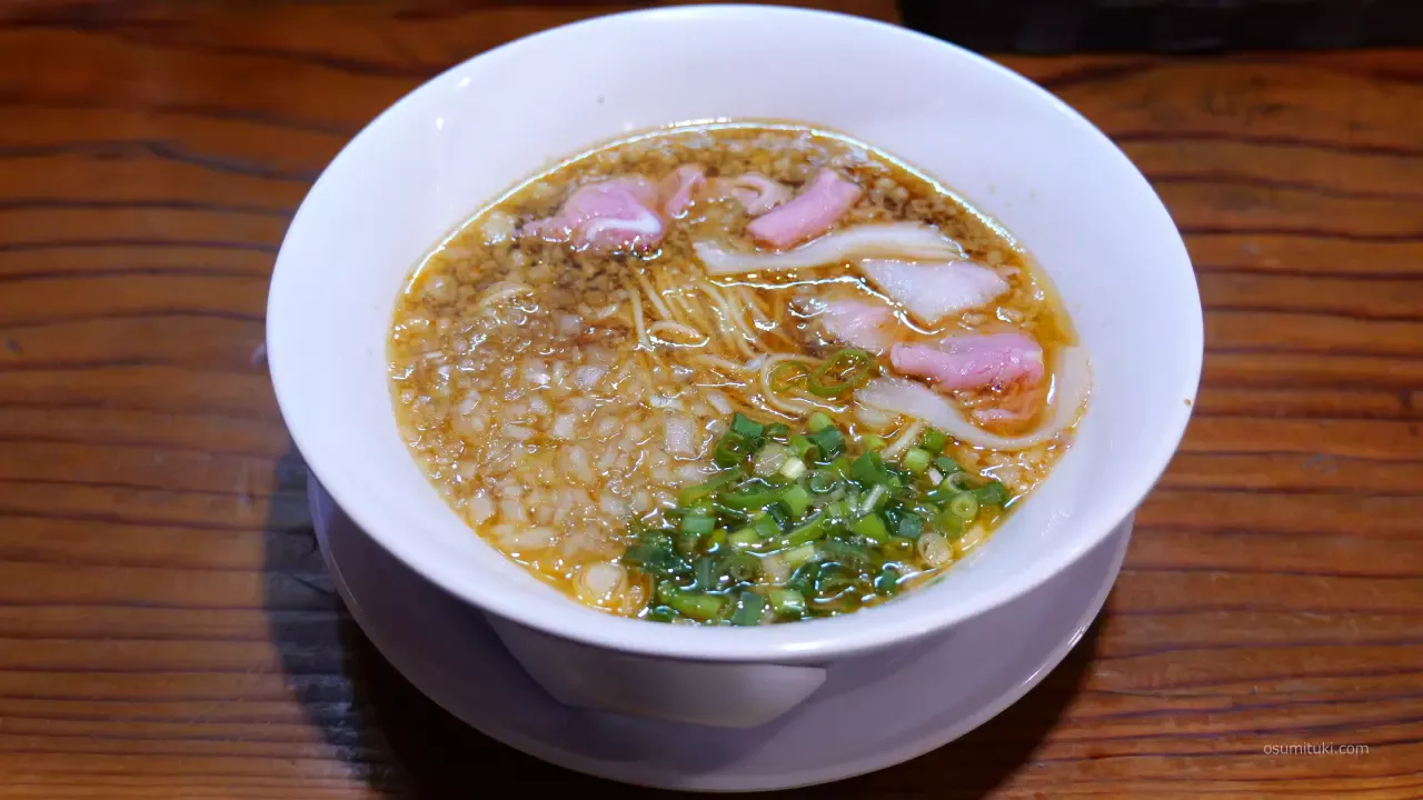 定番メニュー「背脂醤油そば」