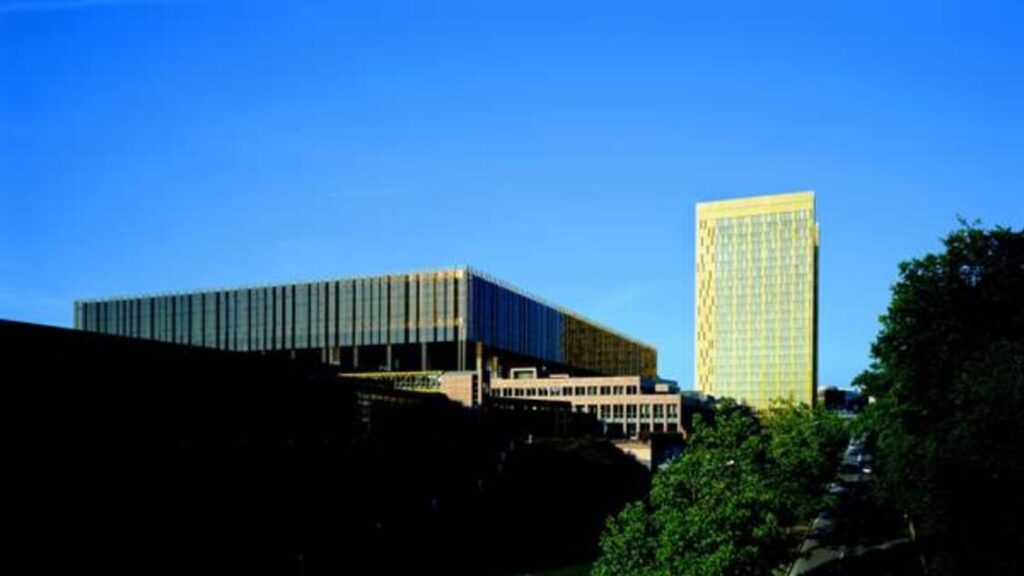 EU裁判所：「難民を市民権収入から除外するのは違法だ」 - ニュース - Ansa.it