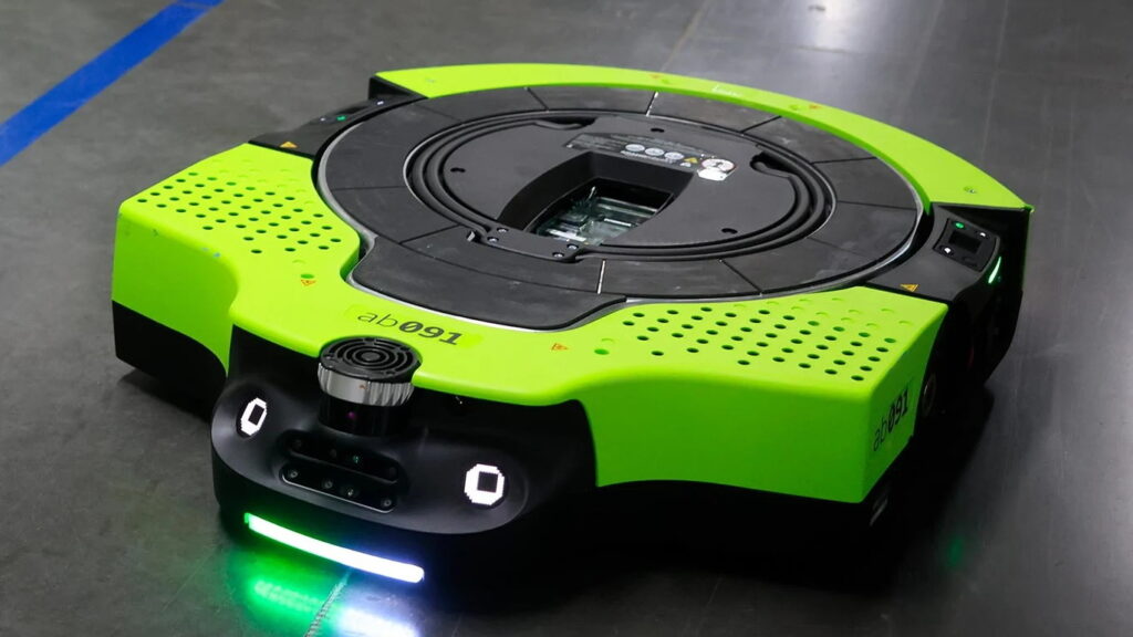 Amazonが次世代倉庫ロボット「Proteus」を欧州に導入、AI搭載の言語機能を搭載し作業員がロボットにタスクを割り当てることが可能 - GIGAZINE