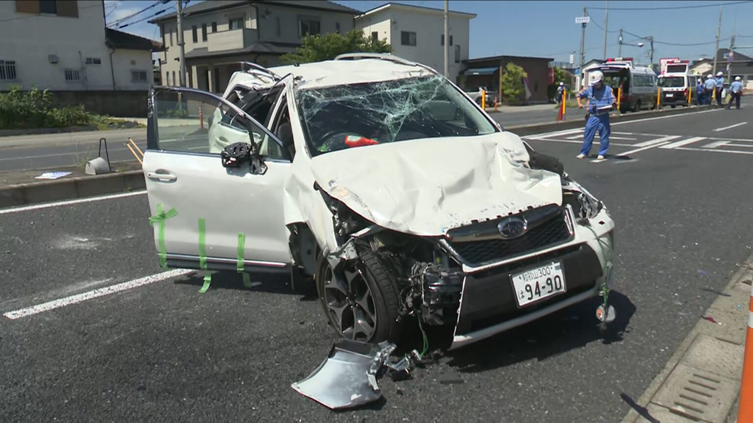 車が横転、６台の絡む事故で１０代～４０代の４人が搬送　２時間通行止め続く　和歌山市