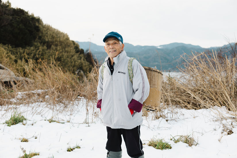 日本海に育まれ、手摘みで受け継がれてきた天然岩のり「十六島海苔」樋野峯夫さん/島根県出雲市 – NIHONMONO 日本海に育まれ、手摘みで受け継がれてきた天然岩のり「十六島海苔」樋野峯夫さん/島根県出雲市 - NIHONMONO