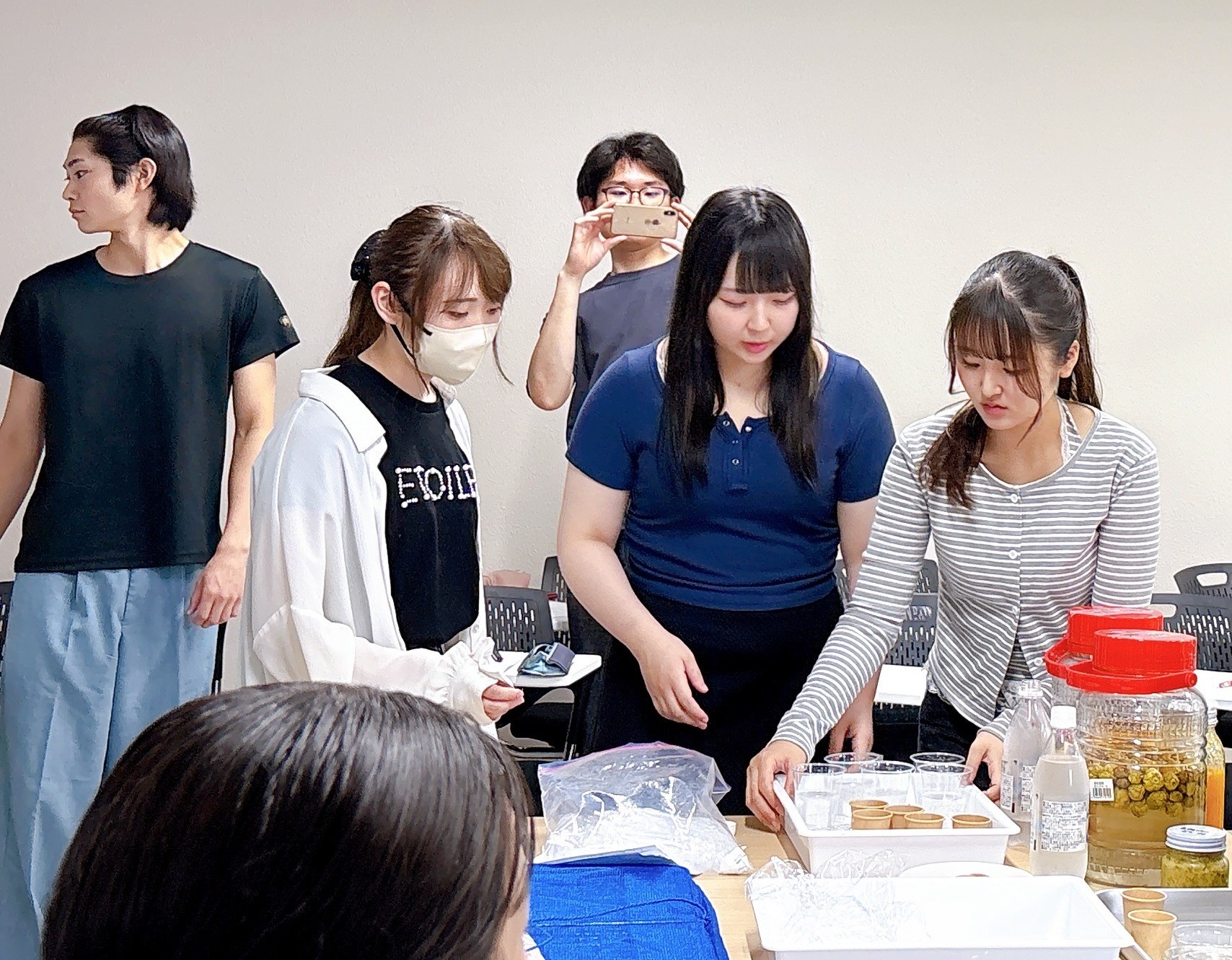 ウメ加工品の開発の様子（写真提供：群馬県農政部）