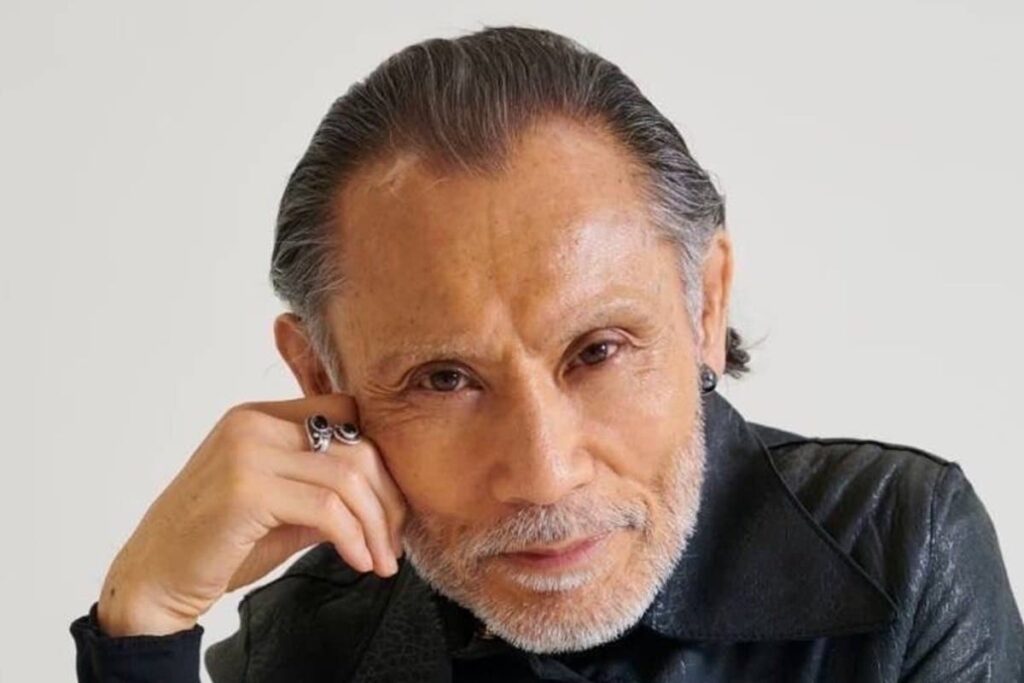 71歳 片岡鶴太郎 イタリアのヴィンテージスーツ姿を披露。「TONELLO」のダンディな着こなしに「さすがの貫禄」「かっこいい…憧れです」と反響。グレー×ピンクの上級者コーデ。 1か月あたりのファッション費や美容費について解説 | LIMO