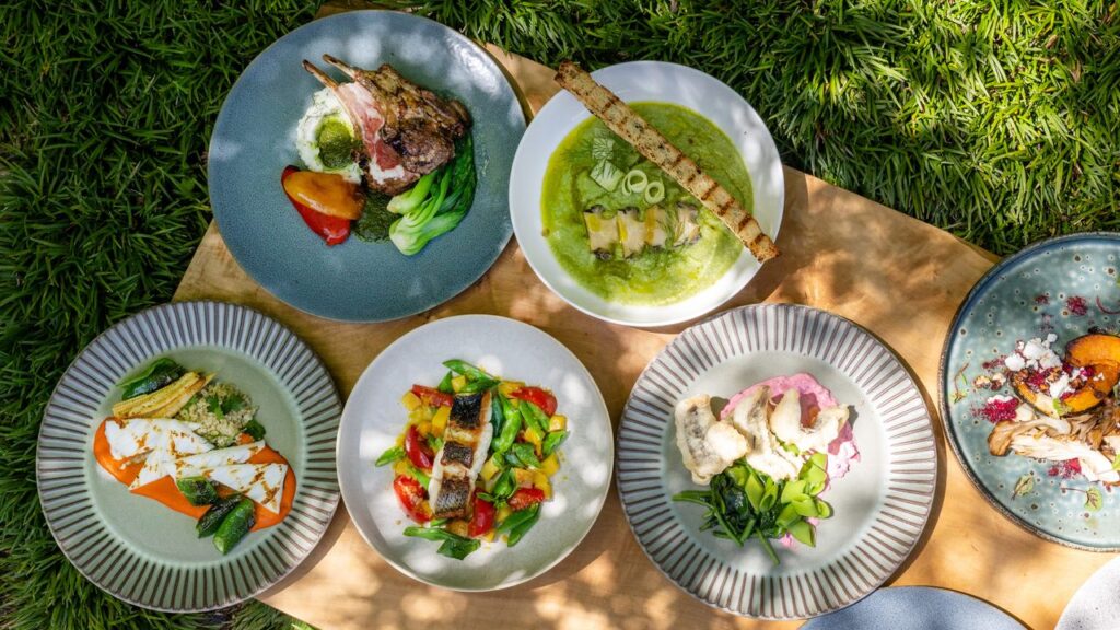 エースホテル京都の夏メニュー！「鰻と卵のタコス」など、多彩な旬の味覚に舌鼓 | Vogue Japan