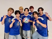 日本代表のユニフォームを着たTravis Japan。©︎フジテレビ