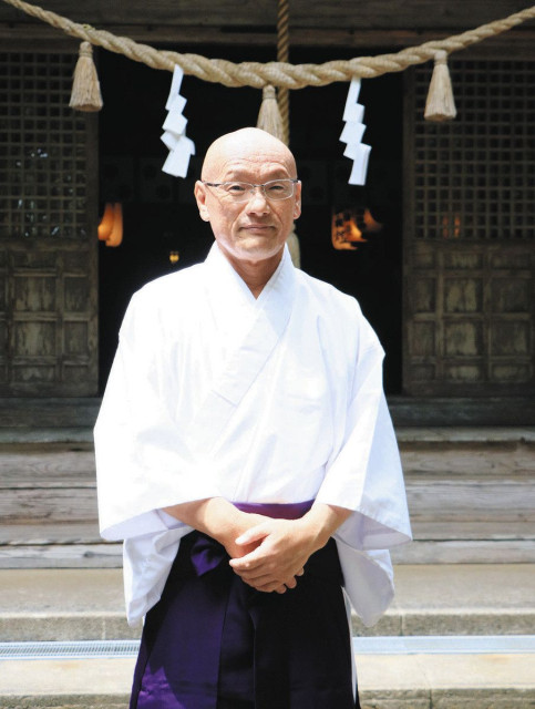 【灯 あかり 半島に生きる】(32)警官と神主 地域に奉仕 日吉神社宮司 四柳善彦さん(62)=穴水町 【灯 あかり 半島に生きる】(32)警官と神主 地域に奉仕 日吉神社宮司 四柳善彦さん(62)=穴水町