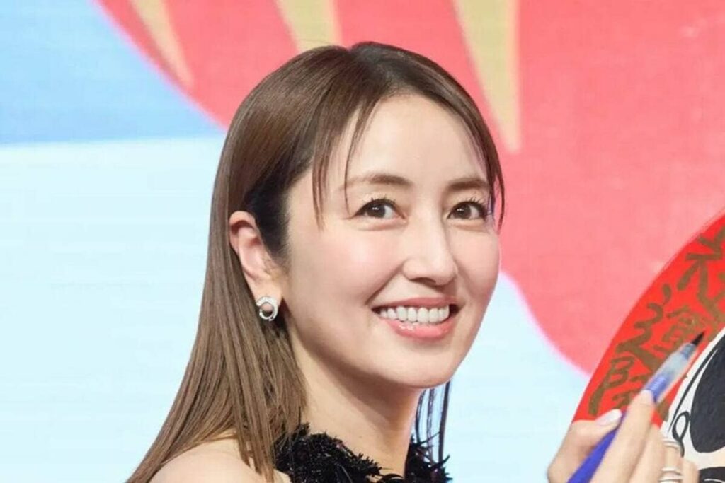 矢田亜希子 山梨県の富士本栖湖リゾートで『富士芝桜まつり』を堪能 「景色も亜希子ちゃんも綺麗」「素敵」「一緒に写真撮りたい」 山梨県の観光消費額についても解説 | LIMO 矢田亜希子 山梨県の富士本栖湖リゾートで『富士芝桜まつり』を堪能 「景色も亜希子ちゃんも綺麗」「素敵」「一緒に写真撮りたい」 山梨県の観光消費額についても解説 | LIMO