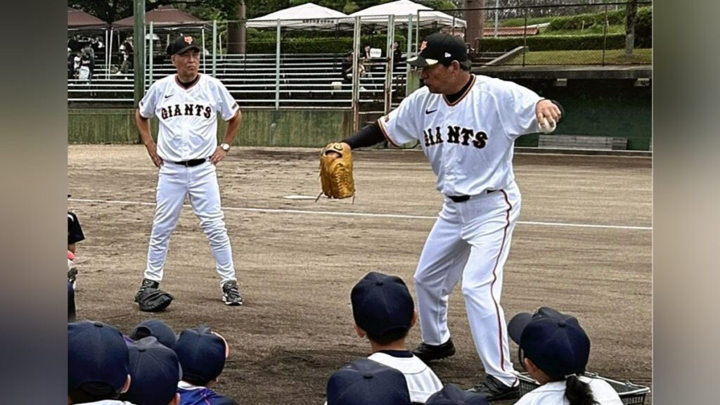 コーチ経験生かし、わかりやすい言葉で上達法を伝授…巨人OBの川口和久さんと村田真一さんが島根・雲南市で小学生に野球指導 : 読売新聞 コーチ経験生かし、わかりやすい言葉で上達法を伝授…巨人OBの川口和久さんと村田真一さんが島根・雲南市で小学生に野球指導 : 読売新聞