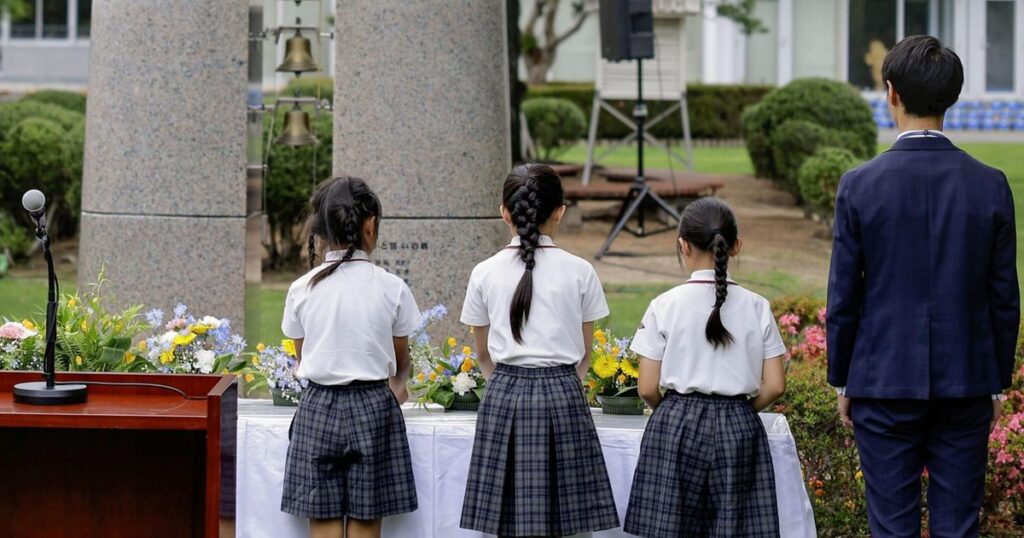 犠牲8人「風化させない」 池田小事件25年で集い 児童や遺族、献花や黙とう 犠牲8人「風化させない」 池田小事件25年で集い 児童や遺族、献花や黙とう