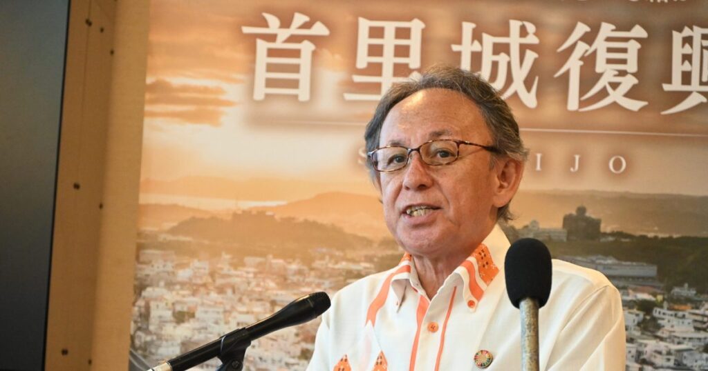 群青の瞬き紅く蘇る城 首里城 ロゴ・タイトル決定 村山さん(県内)、安田さん(岐阜県)作 群青の瞬き紅く蘇る城 首里城 ロゴ・タイトル決定 村山さん(県内)、安田さん(岐阜県)作