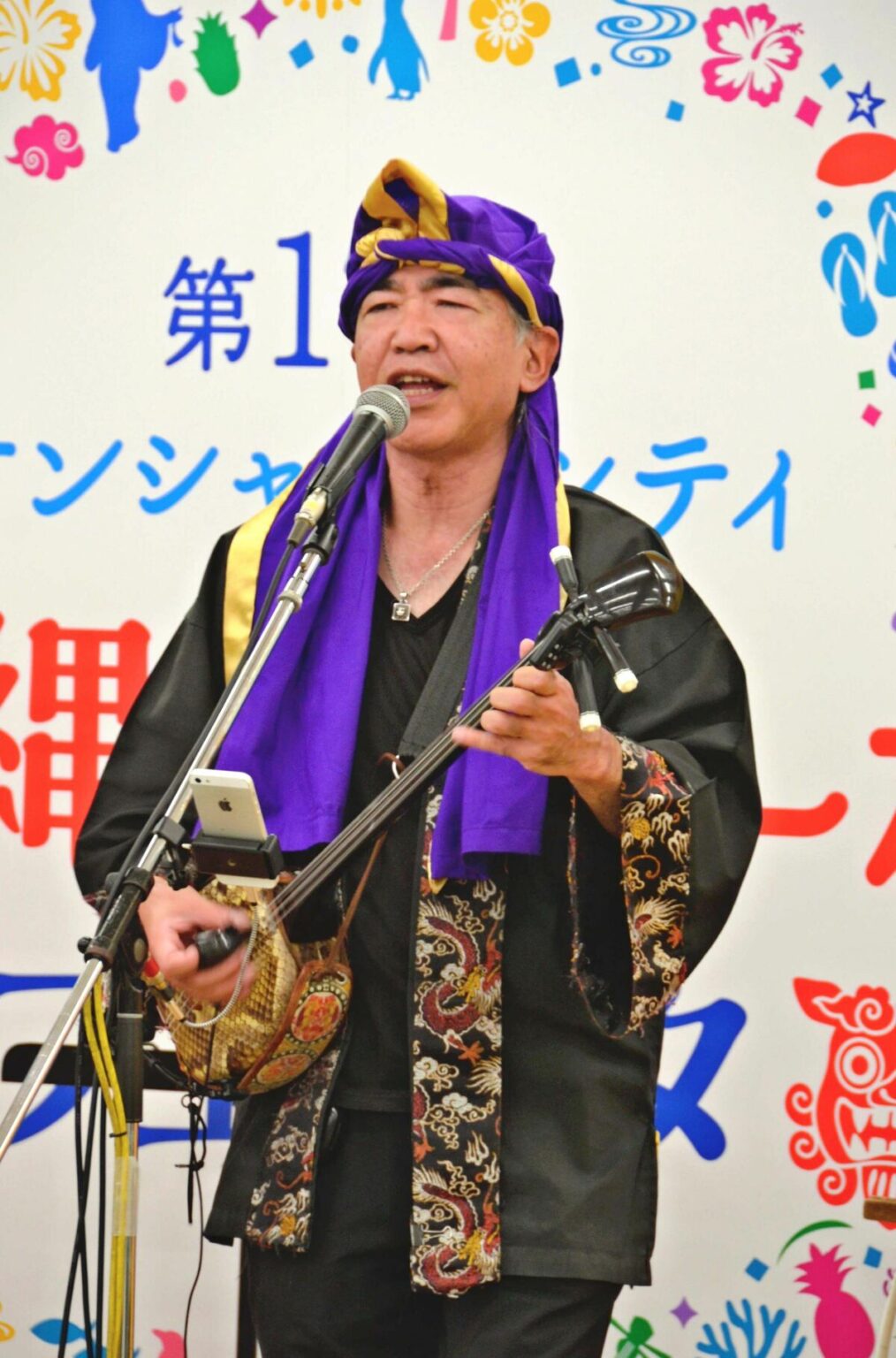 上京40年、年150本ライブこなす三線アーティスト SNSで拡散された翁長前知事「青い帽子」イラストに込めた思い | 東京報道プラス | 沖縄タイムス+プラス 上京40年、年150本ライブこなす三線アーティスト SNSで拡散された翁長前知事「青い帽子」イラストに込めた思い | 東京報道プラス | 沖縄タイムス+プラス