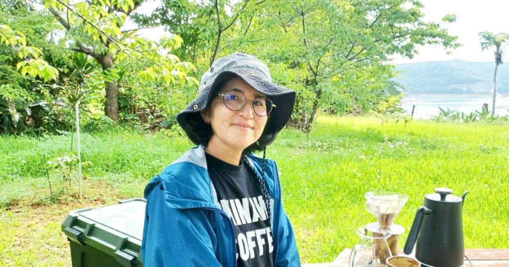 コーヒーで「世界のウチナーンチュ」 東村・ハーモニーファームの比嘉さん 「絆」を表すブレンド販売 ブラジル、ペルー、ハワイ、沖縄産 コーヒーで「世界のウチナーンチュ」 東村・ハーモニーファームの比嘉さん 「絆」を表すブレンド販売 ブラジル、ペルー、ハワイ、沖縄産