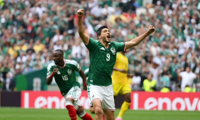 メキシコは南アフリカに2対0で勝利した。