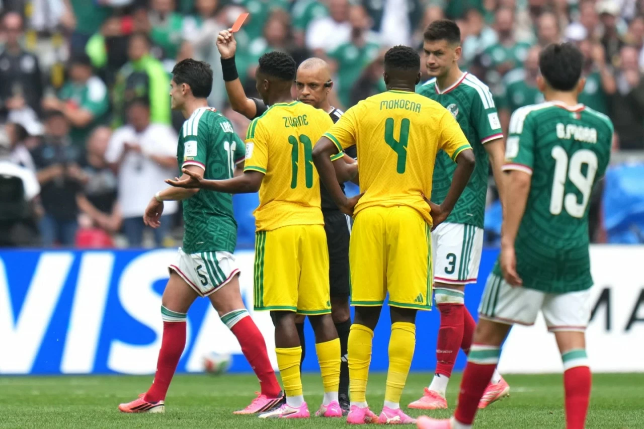 Mexico 2-0 Nam Phi: World Cup 2026 khai màn bằng cột mốc lịch sử - Mexico phá lời nguyền, Nam Phi nhận 2 thẻ đỏ